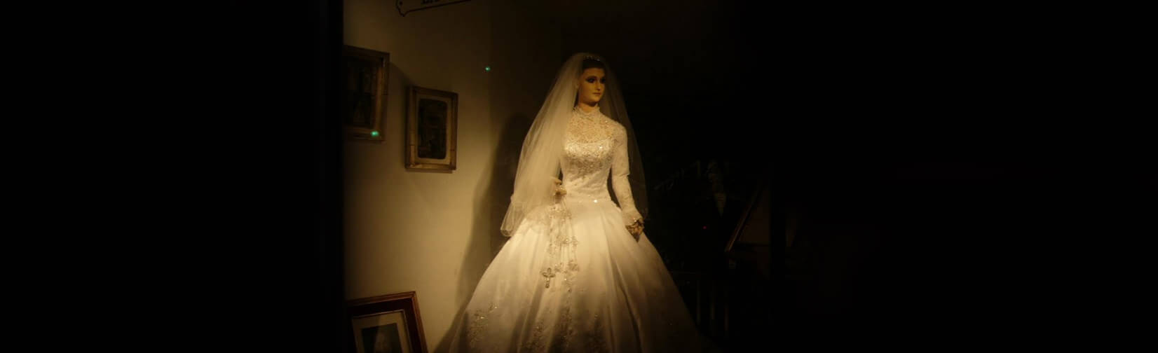 bridal-shop-wedding-dress-model
